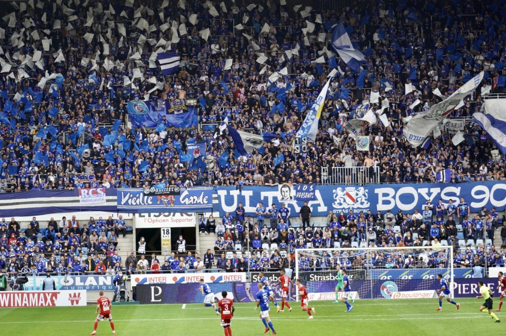 Gemeinschaft und Heimatgefühl im "Stade de la Meinau" meineu fans